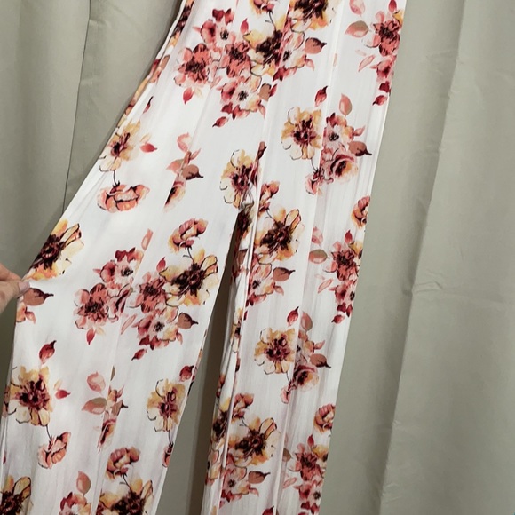 Forever 21 Floral Romper - Jumpsuit - Picture 2 of 3